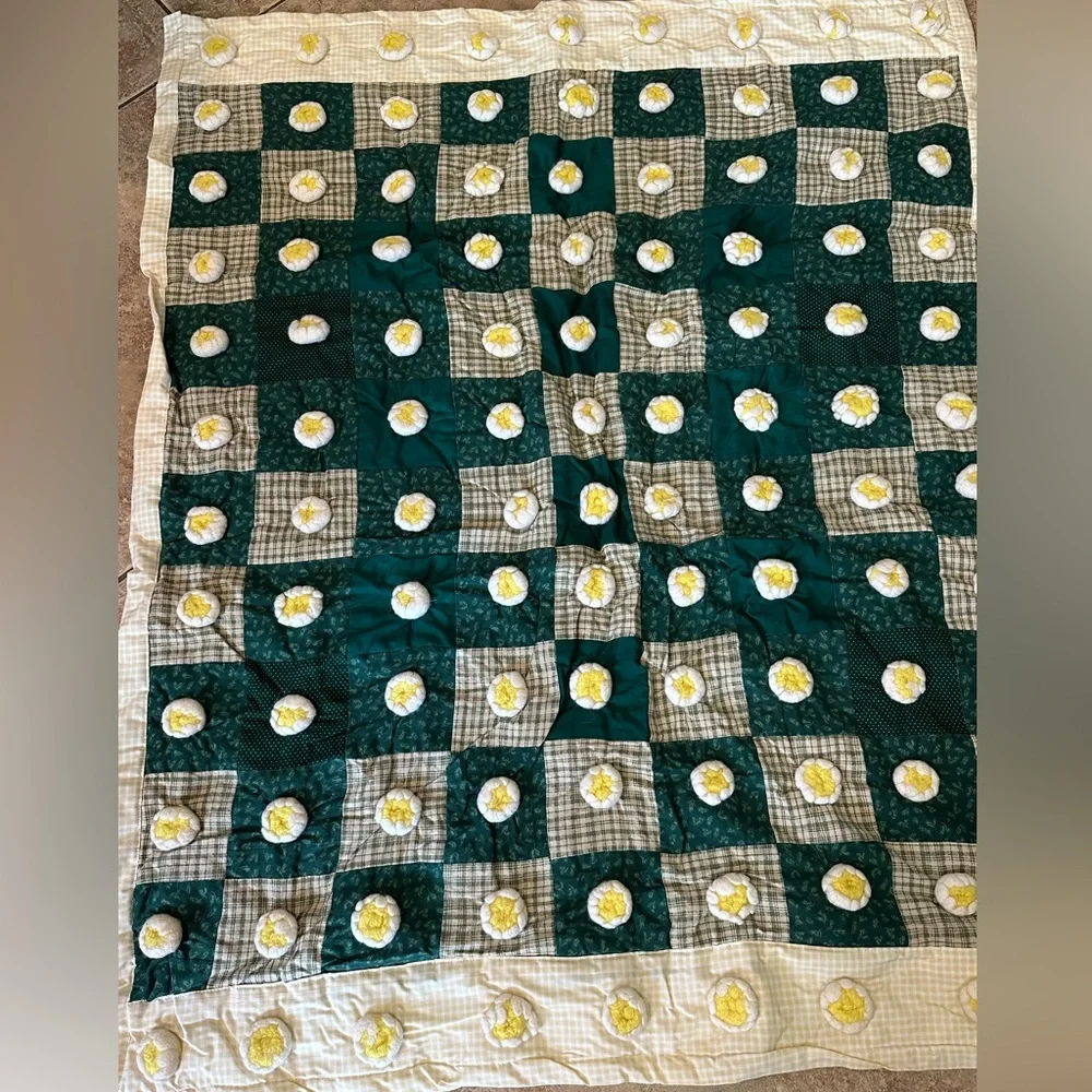 Vintage Handmade 3D Daisy Patchwork Baby Quilt 34x42 Cottagecore